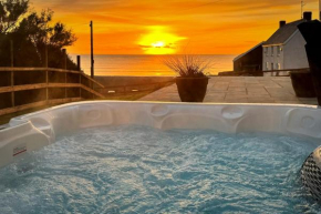Modern Luxury Steps from Newgale Beach Bliss for up to 10 People